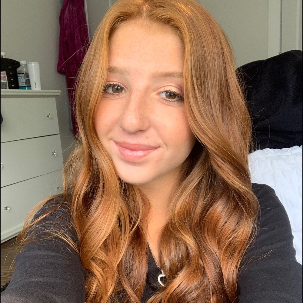 Meet your Posher, Alexis